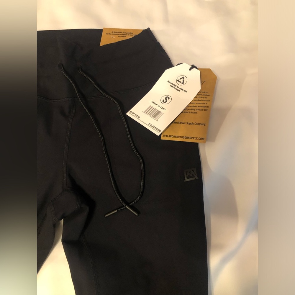 Avalanche leggings black color in small size, perfect for wearing anytime